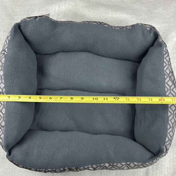 Stylish Gray Pet Small Bed with Geometric Design - Picture 10 of 13